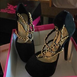 JustFab Elegant Black Heels with Gold Chain Accents